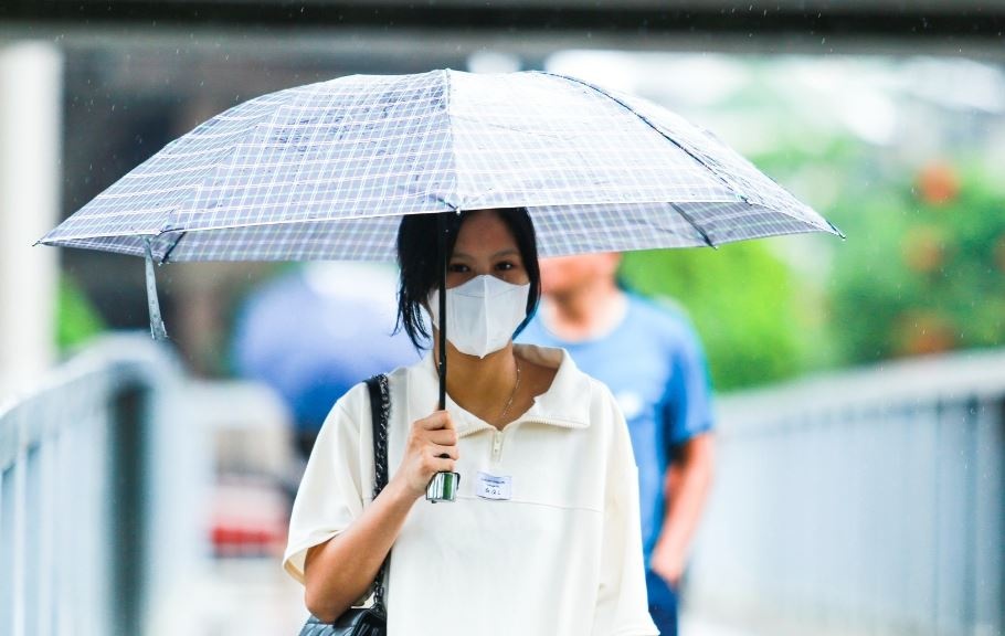 Thoi tiet 26/8: Ha Noi ngay oi nong, chieu toi co mua hinh anh
