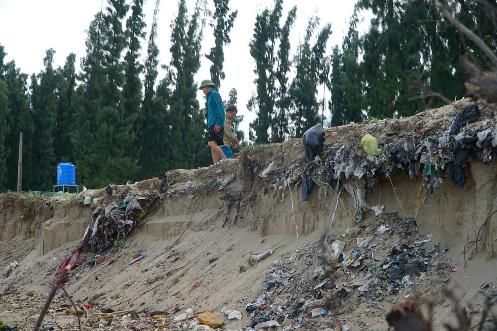 Thanh Hoa cong bo tinh huong khan cap sat lo, xam thuc bo bien hinh anh