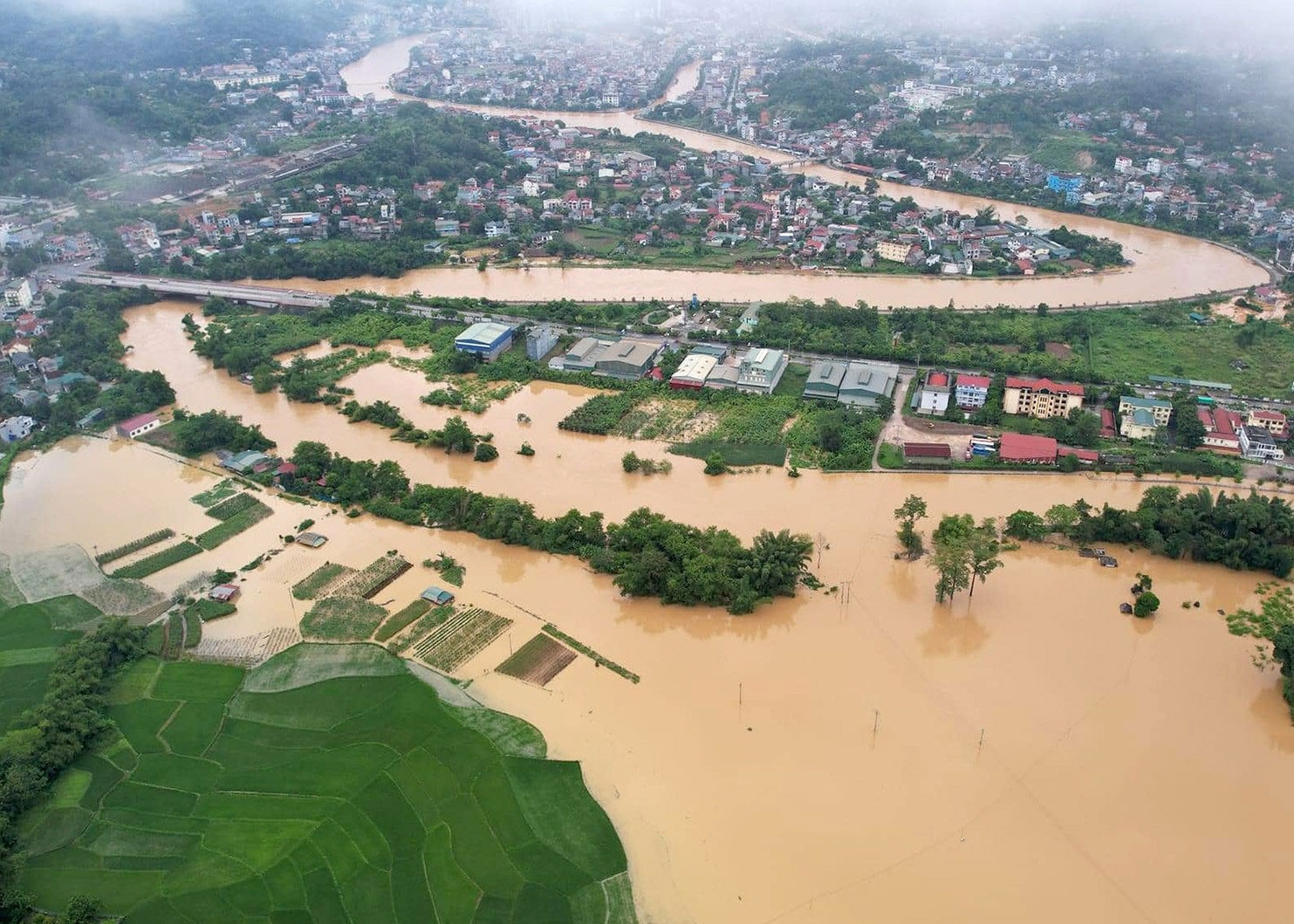 Tay Bac Bo mua to toi 200 mm, canh bao lu lut hinh anh