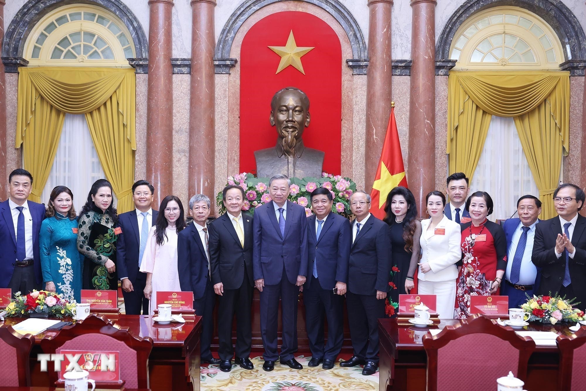 Tong Bi thu,  Chu tich nuoc anh 3