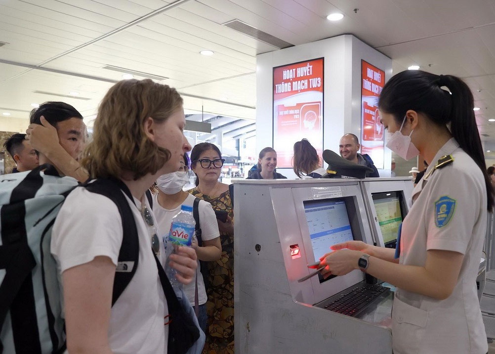 Bo Ngoai giao Viet Nam bac bo thong tin sai su that viec thu ho chieu hinh anh