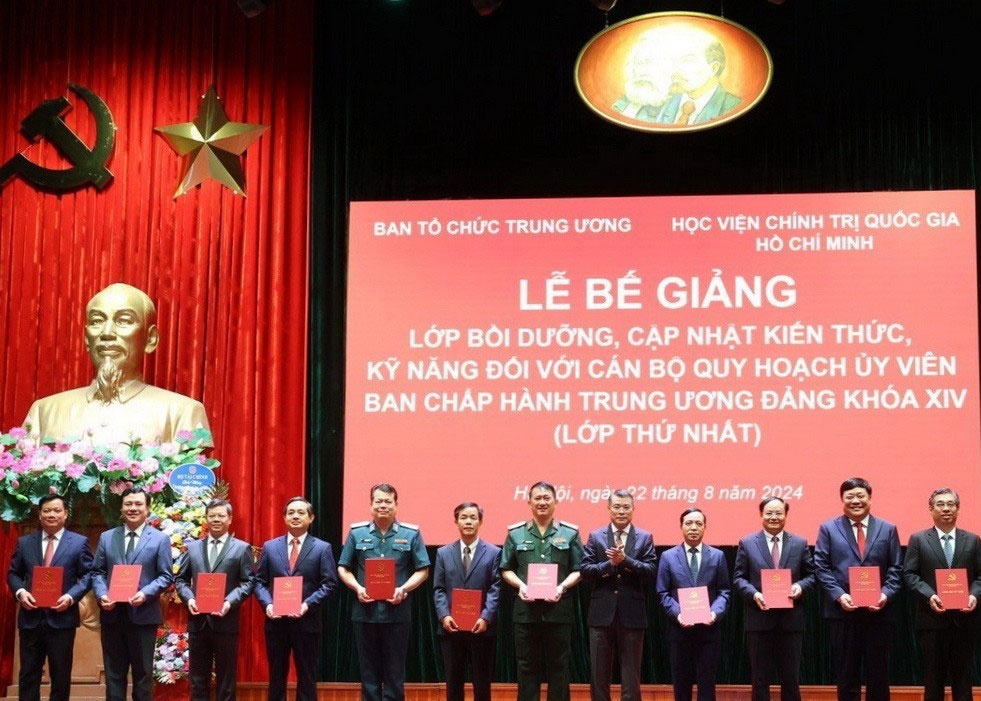 Be giang Lop boi duong can bo quy hoach Uy vien TW Dang khoa XIV hinh anh