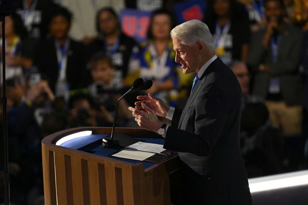 Mr. Clinton thanks President Biden for withdrawing the photo.