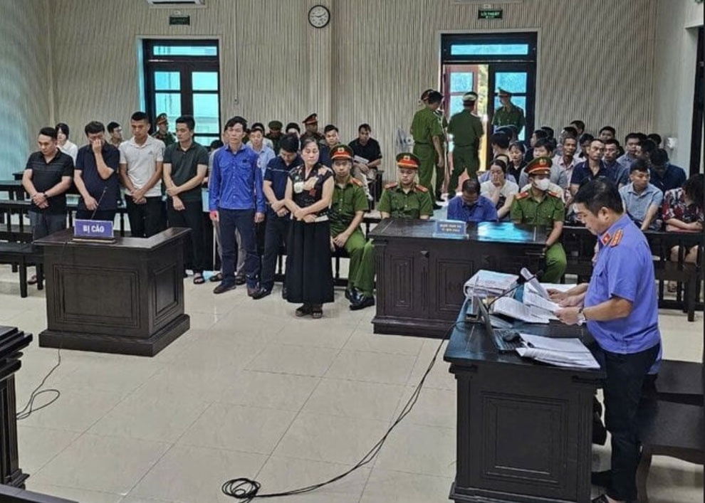 Nhan tien bo qua loi, chu trung tam dang kiem o Bac Ninh linh 8 nam tu hinh anh