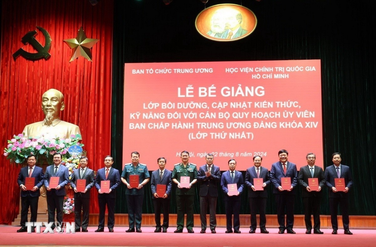 Be giang Lop,  boi duong can bo anh 1