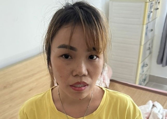 Bat giu nguoi phu nu gia danh can bo hai quan lua dao hon 4,6 ty dong hinh anh