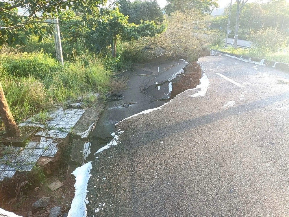 Duong Ho Chi Minh anh 1