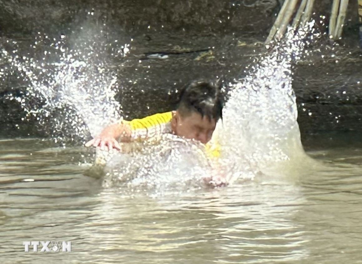 Nam sinh tu vong anh 1