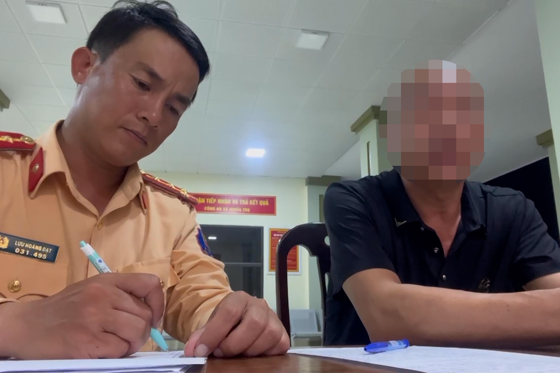 Tai xe lai oto di nguoc chieu tren cao toc Ha Noi - Hai Phong hinh anh