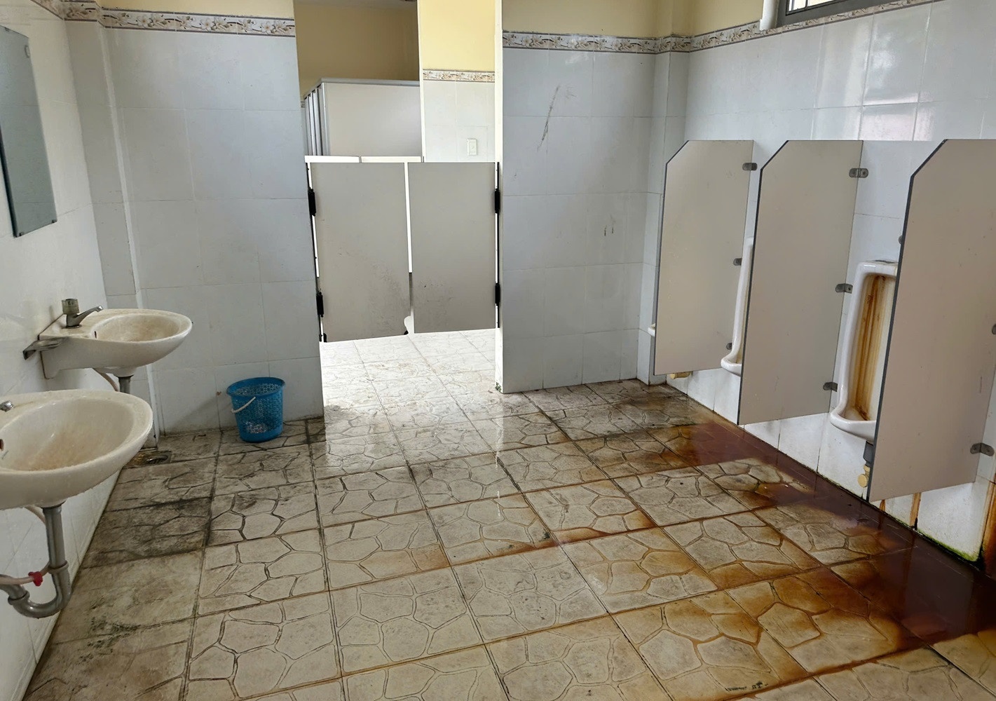 Nha ve sinh Binh Duong anh 2