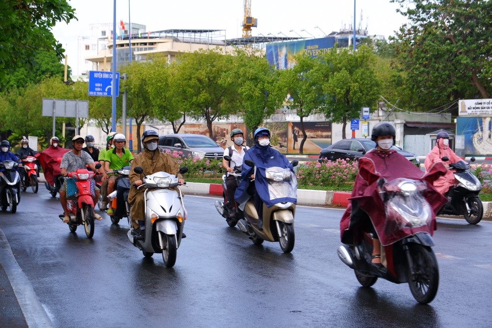 TP.HCM mua dong rat to trong nhung ngay nghi le 2/9 hinh anh