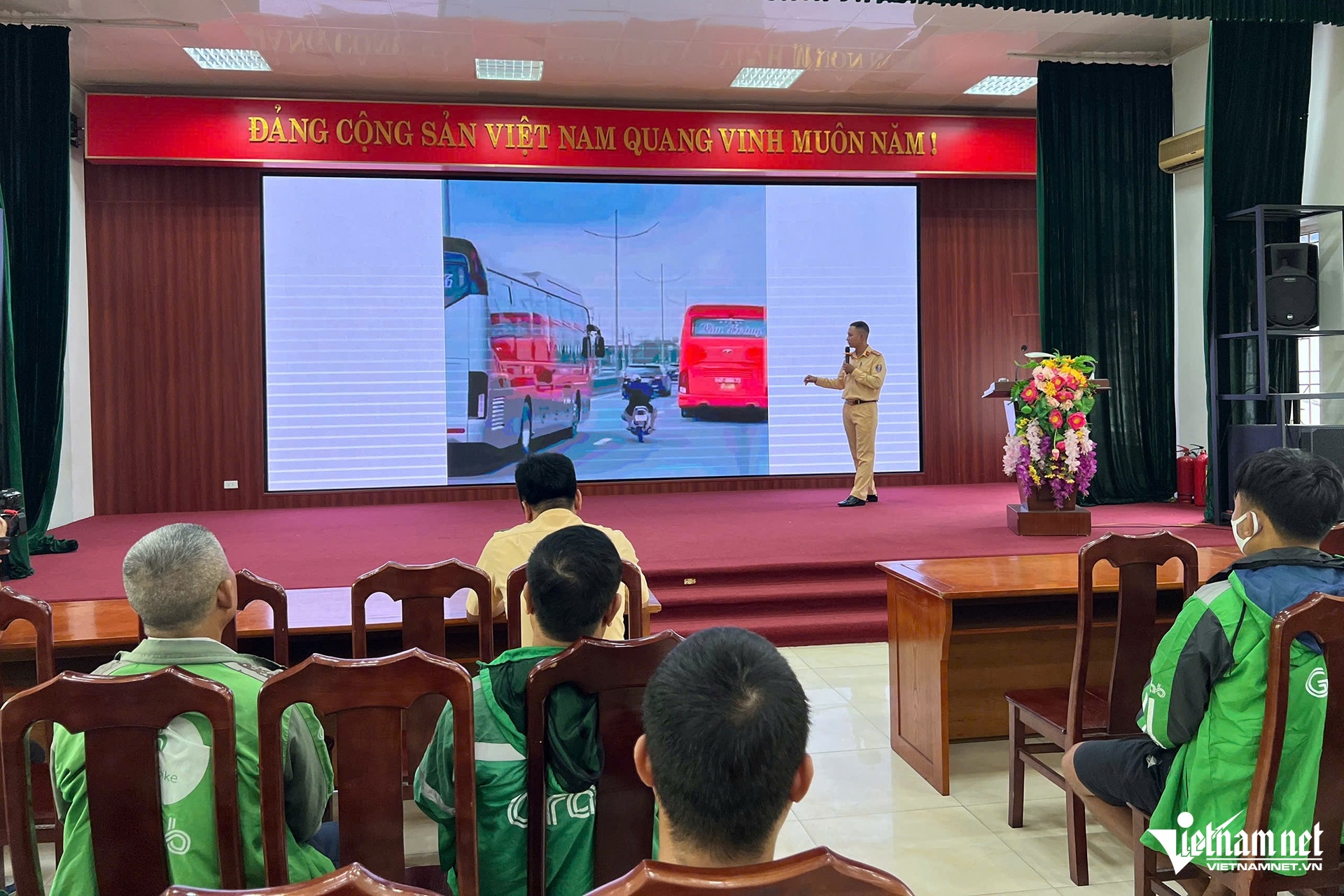 Xe om hoc lai luat anh 3