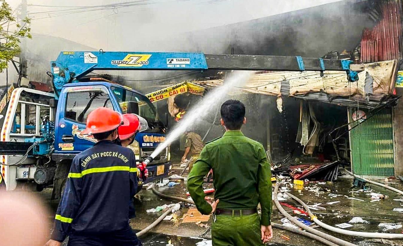 Chay thieu rui cua hang do gia dung o Nam Dinh hinh anh