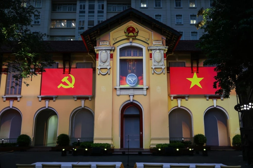 Trinh chieu 3D Mapping ky niem 79 nam Nganh Thong tin va Truyen thong hinh anh