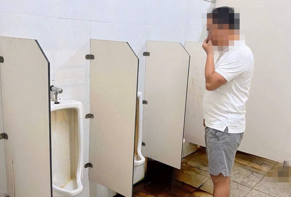 Nha ve sinh nhech nhac trong du an 650 ty dong o Binh Duong hinh anh