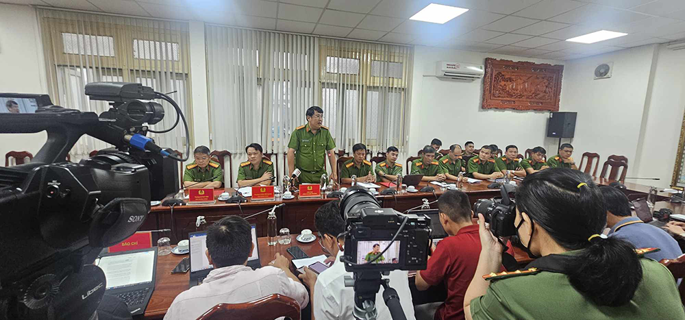 Cong an TP.HCM bat 16 doi tuong trong duong day mua ban tre so sinh hinh anh