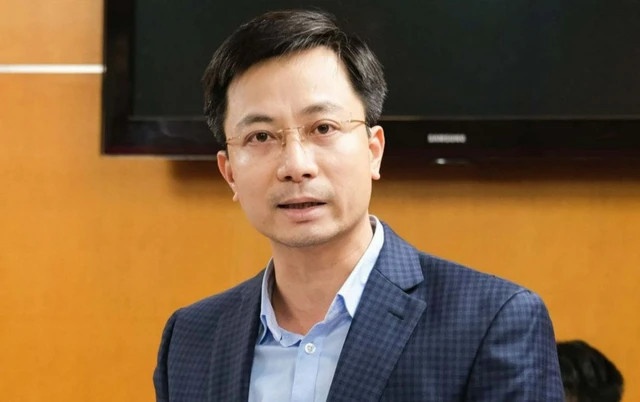 Nguyen Vu truong Tran Duy Dong chia tien nhan hoi lo o phong lam viec hinh anh