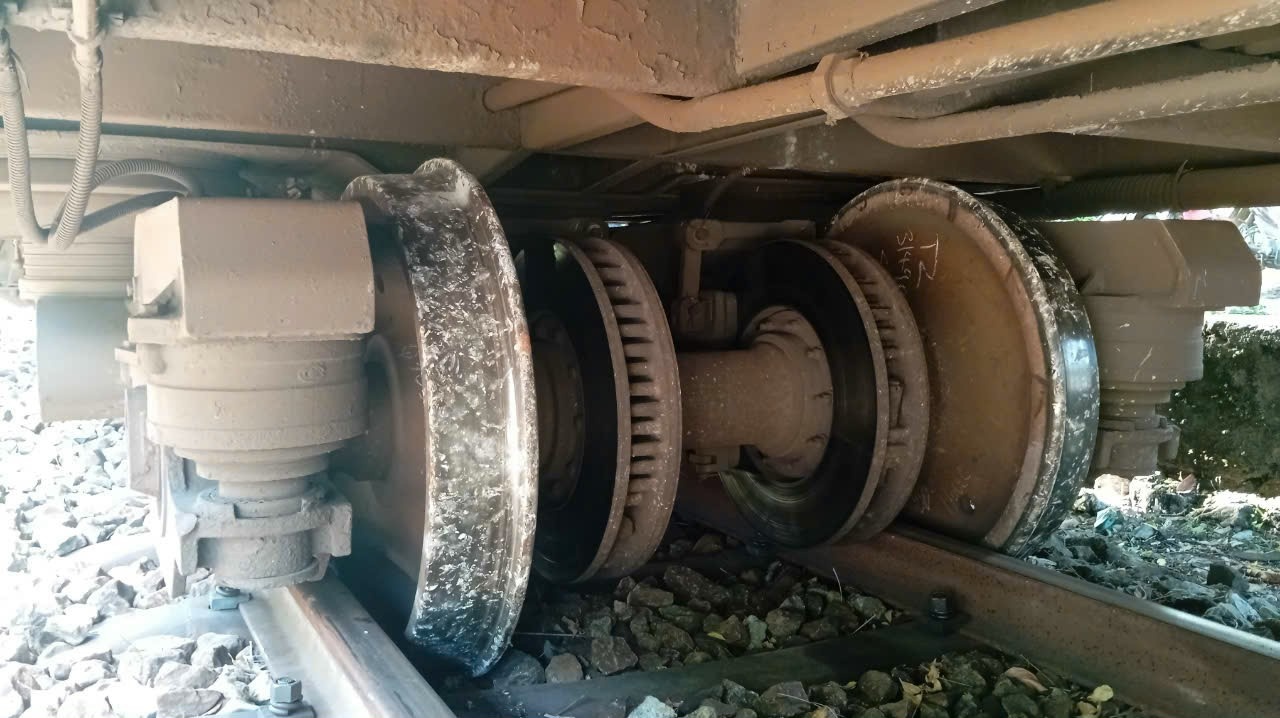 Tau Bac - Nam lai trat banh hinh anh