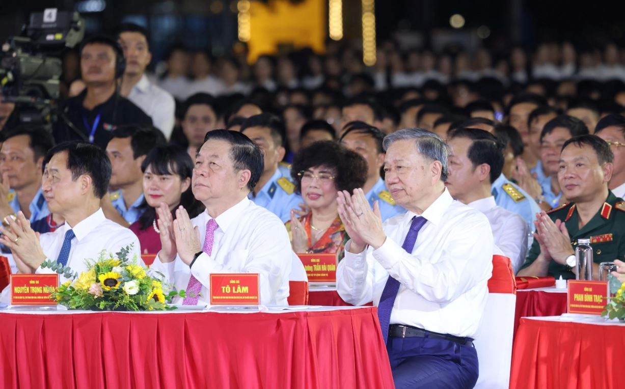 Tong Bi thu, Chu tich nuoc To Lam du chuong trinh 'Loi Nguoi de lai' hinh anh