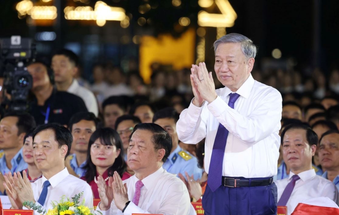 Tong Bi thu du chuong trinh nghe thuat 'Loi Nguoi de lai' hinh anh