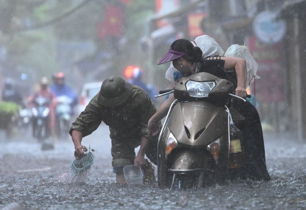 Bac Bo mua nhu trut, sam set 'oanh tac' suot sang 30/8 hinh anh