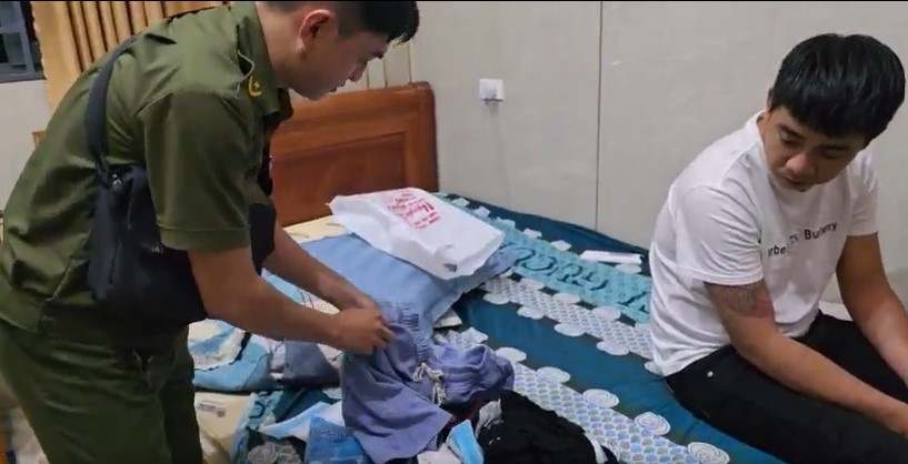 Muon xe cua ban di choi le roi mang cam co lay tien mua ma tuy hinh anh