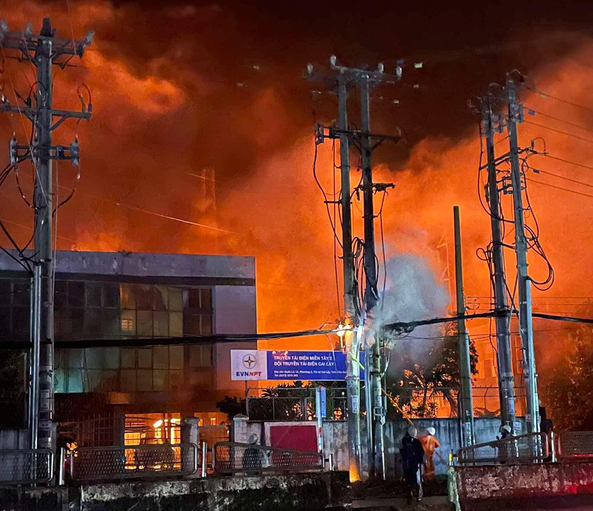 Tram bien ap o Tien Giang boc chay du doi, cot lua cao ca tram met hinh anh