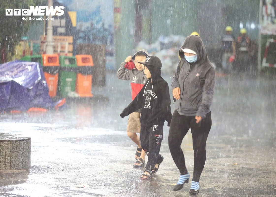 Nguoi dan dam mua anh 1