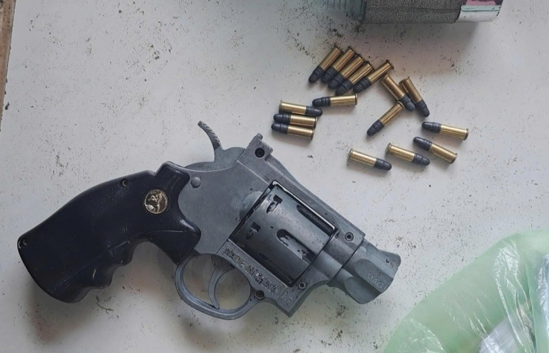 Duong day ma tuy,  thu giu khau sung anh 2