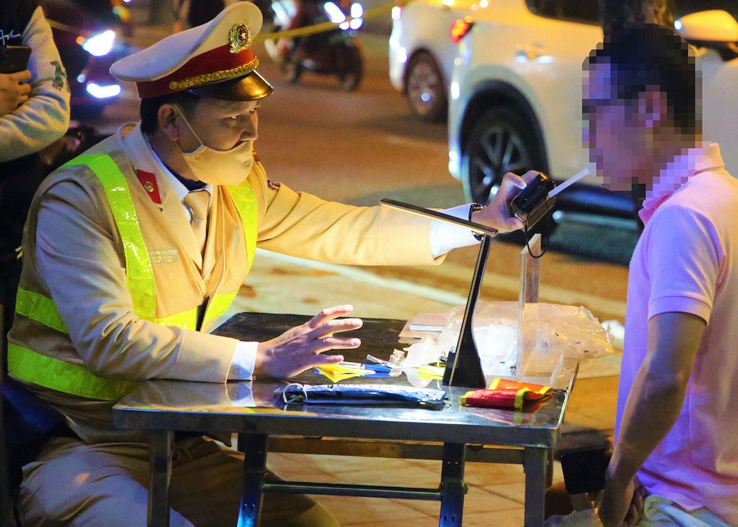 Ngay thu 3 nghi le, gan 4.000 truong hop vi pham nong do con hinh anh