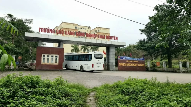 Thai Nguyen hop khan ve vu 13 hoc sinh nhap vien cap cuu hinh anh