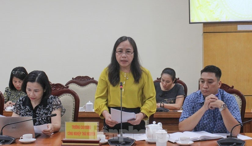 Hoc sinh nhap vien anh 3