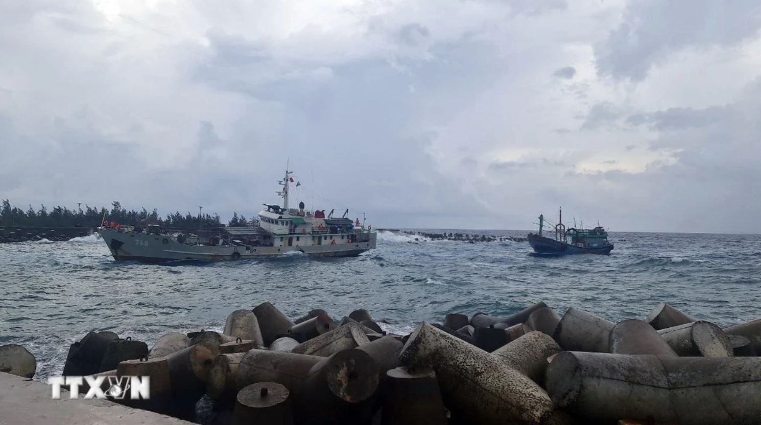 Tau ca Truong Sa anh 1