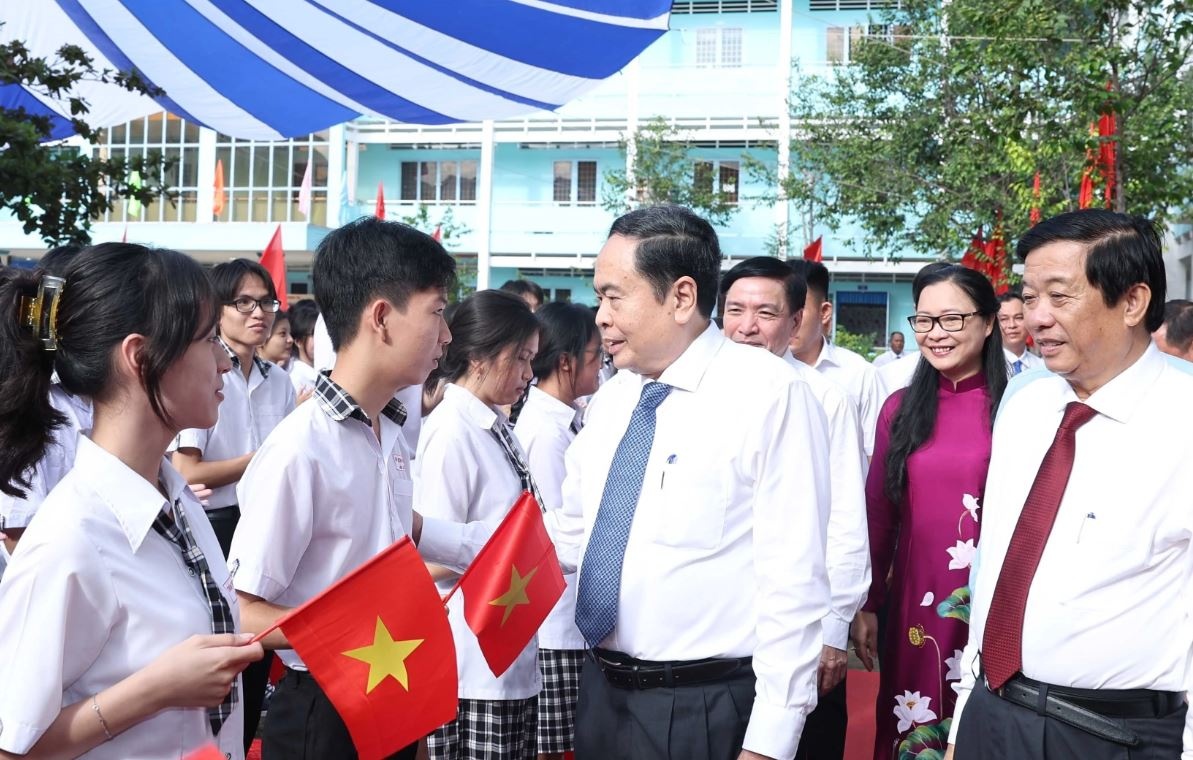 Chu tich Quoc hoi: Dau tu cho giao duc la dau tu cho phat trien hinh anh