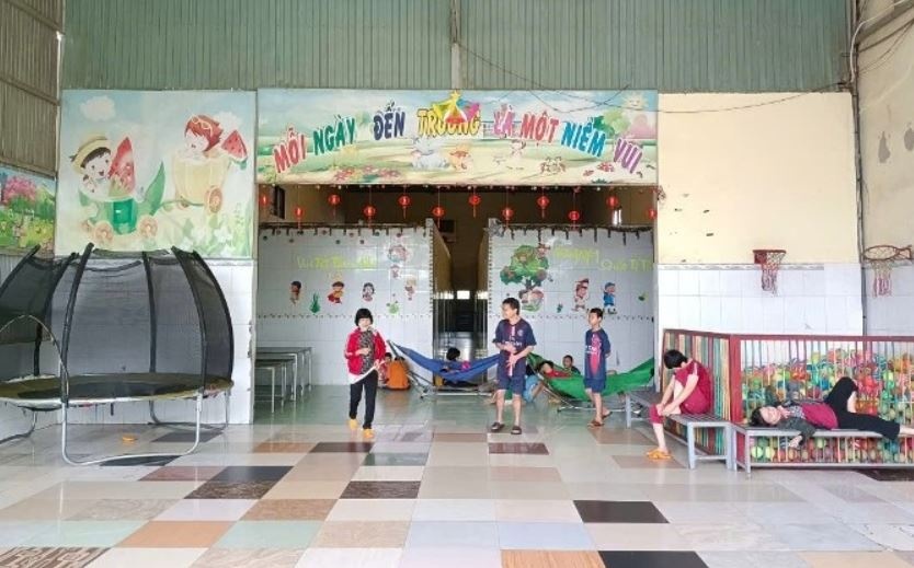 Be trai 5 tuoi tu vong bat thuong o diem giu tre hinh anh