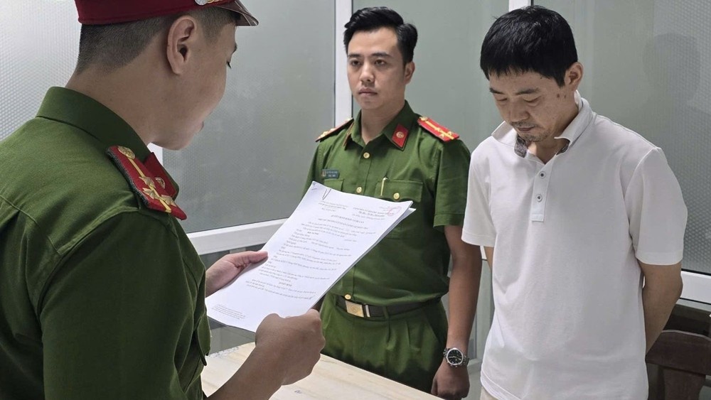 Bat giam doc nguoi Han Quoc 'thut ket' cong ty lay tien tra no hinh anh