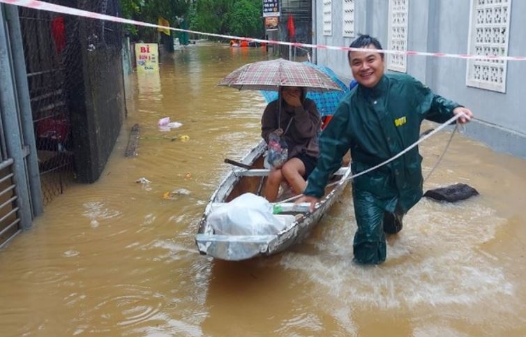Thua Thien-Hue len phuong an di doi 13.510 ho dan tranh sieu bao Yagi hinh anh