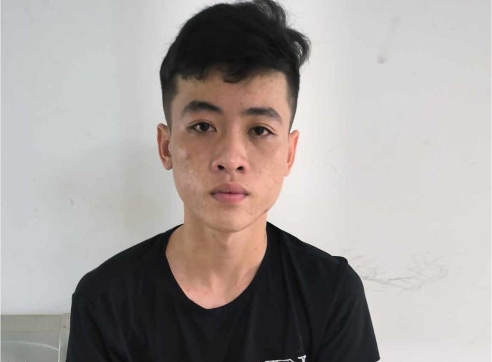 Nam thanh nien vo hoi mua vang roi cuop, bo chay hinh anh