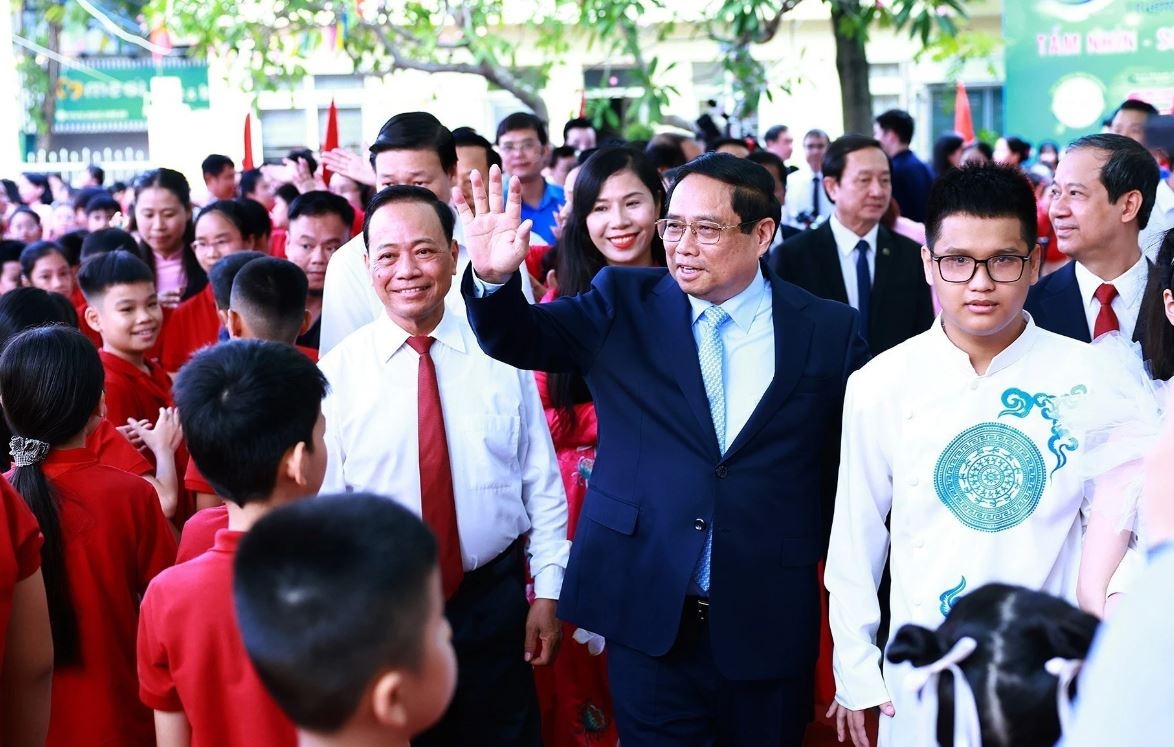 Thu tuong Pham Minh Chinh du Le khai giang tai PTCS Nguyen Dinh Chieu hinh anh