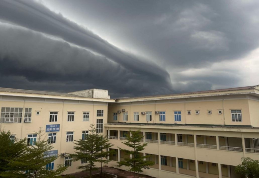 Dam may la xuat hien o xu Nghe truoc bao Yagi hinh anh