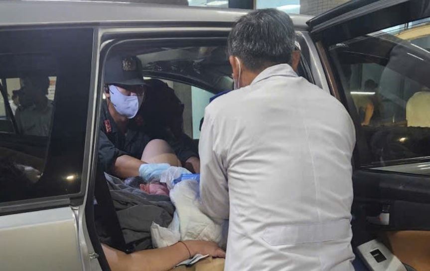 CSGT do de cho san phu sinh doi tren cao toc hinh anh