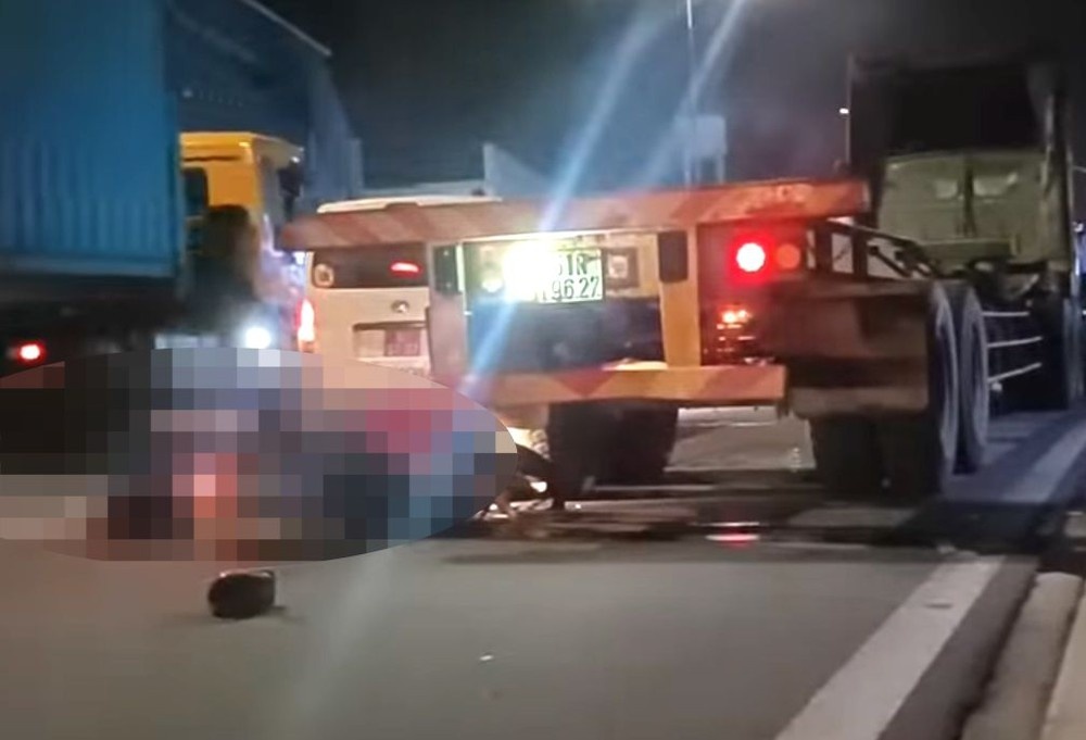 Lao vao duoi xe container, hai thanh nien tu vong hinh anh