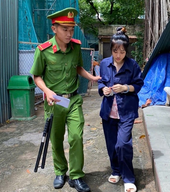 Nu quai,  Lua chay an,  Chiem doat tien ty,  Tieu xai ca nhan,  Le Thi Duyen anh 1