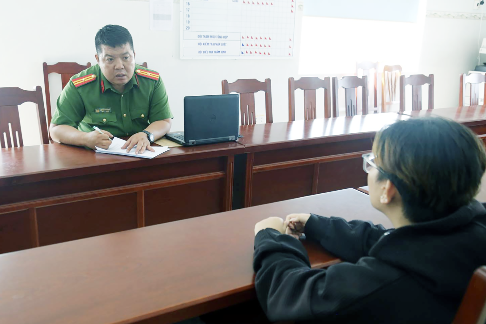 Cuu co gai bi ban qua 3 cong ty o Campuchia hinh anh