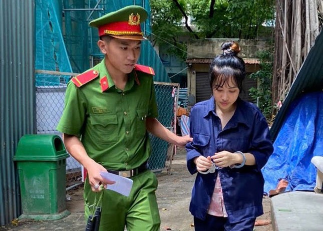 Nu quai lua 'chay an', chiem doat tien ty de tieu xai ca nhan hinh anh