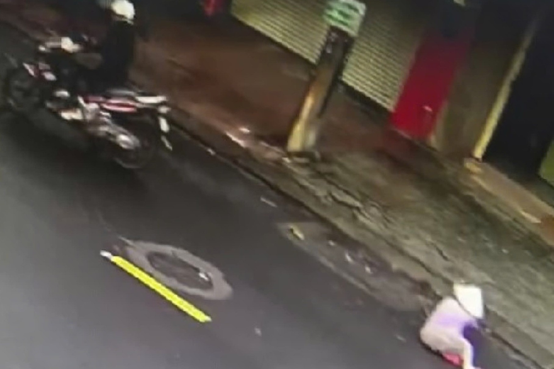 Truy tim thanh nien cuop 450 to ve so cua cu ba o Dak Lak hinh anh