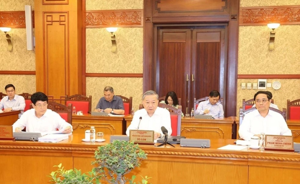 Khan truong hoan thien bao cao phat trien KT-XH trinh Hoi nghi BCH TW hinh anh