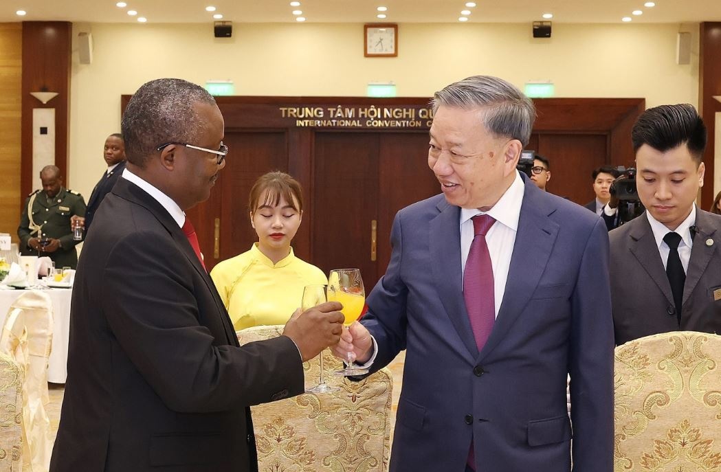 Tong Bi thu chu tri tiec chieu dai Tong thong Guinea-Bissau hinh anh