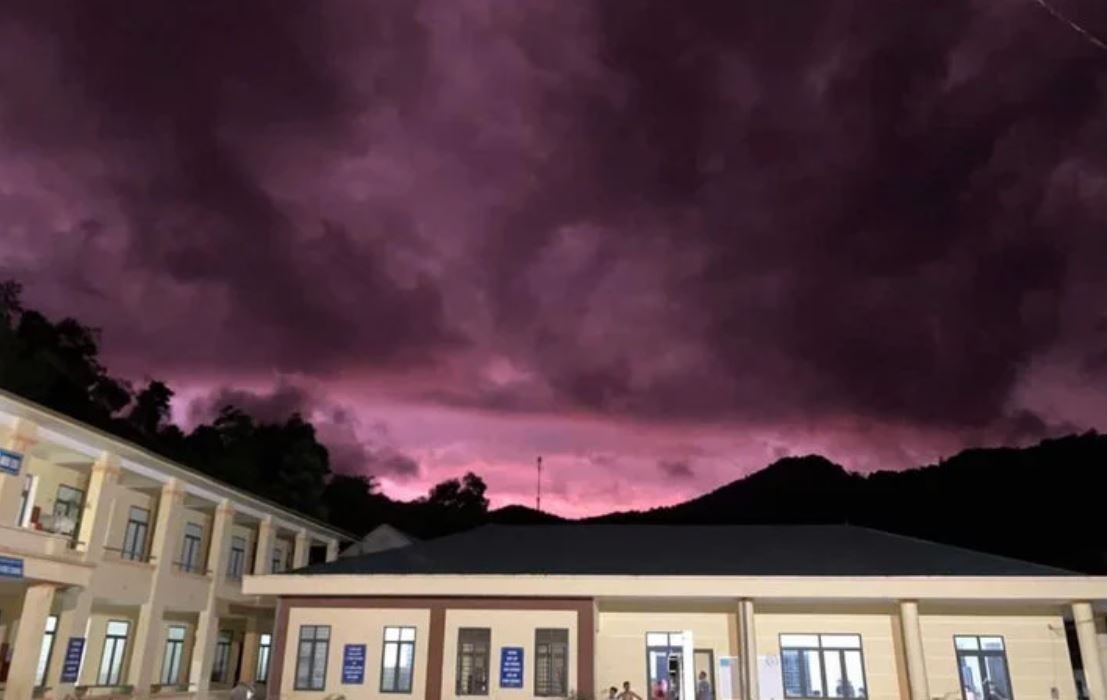 Bau troi o Nghe An chuyen sang mau tim hinh anh