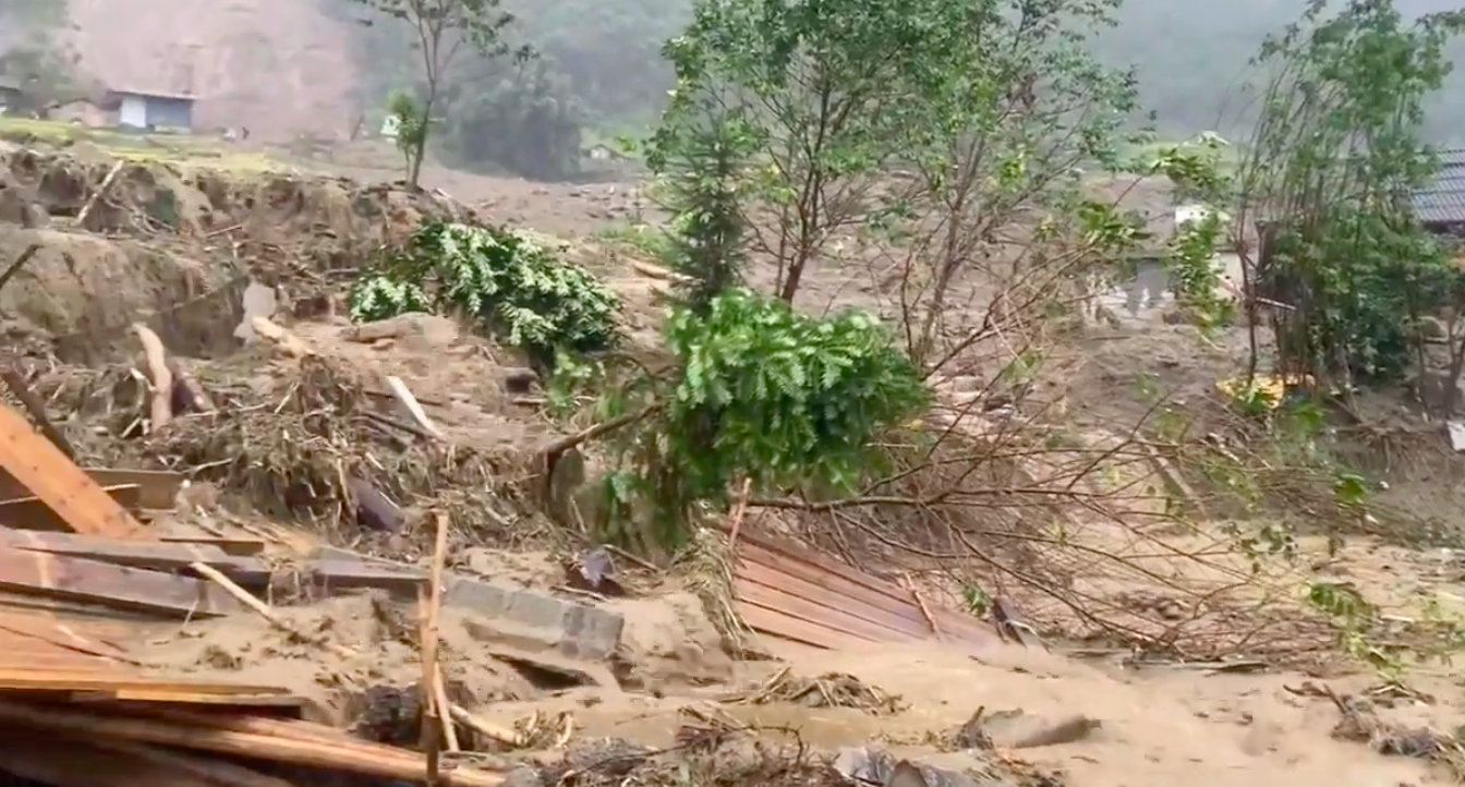 11 nguoi chet vi sat lo dat o Tay Bac sau bao Yagi hinh anh